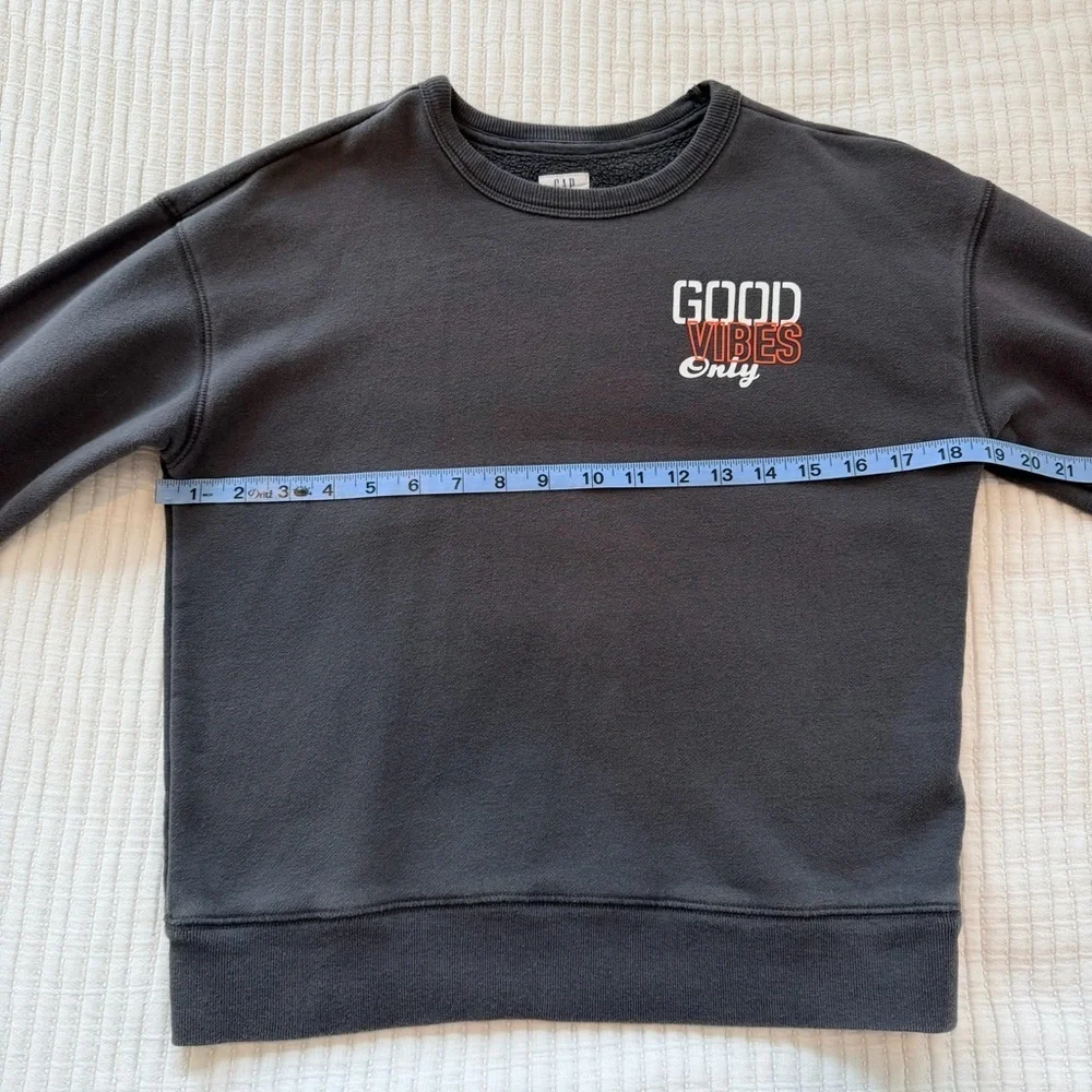 GAP Kids Good Vibes Only Charcoal Long Sleeve Crewneck Sweatshirt Size Large 10